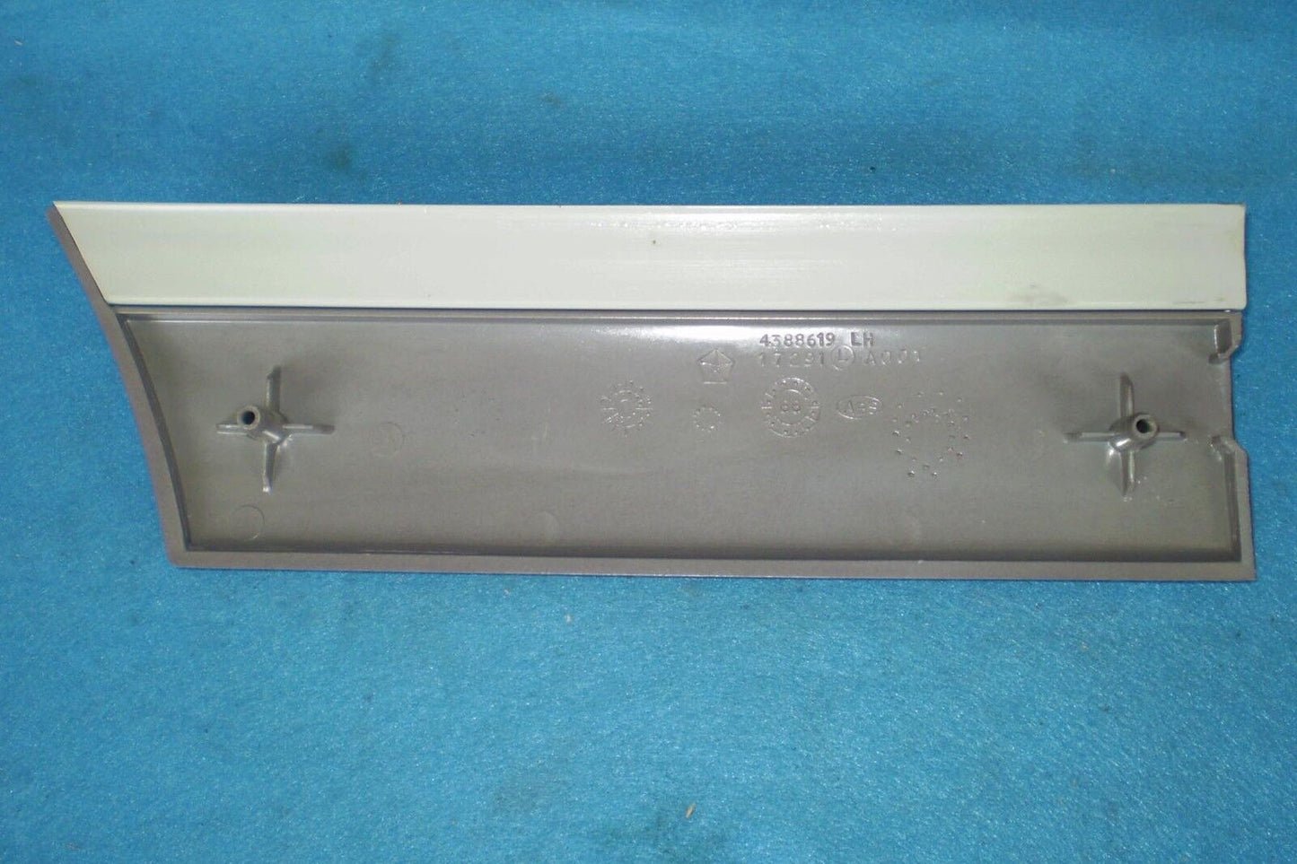 1989 1995 Dodge Spirit Plymouth Acclaim Front Fender Molding Trim OEM-NEW-NOS